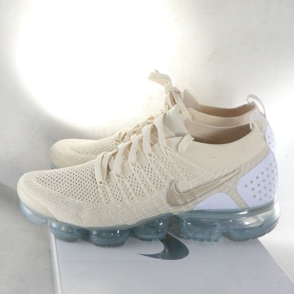 SOLD Nike W Air Vapormax Flykinit 2 'Light Sneaker - Picture 2 of 8